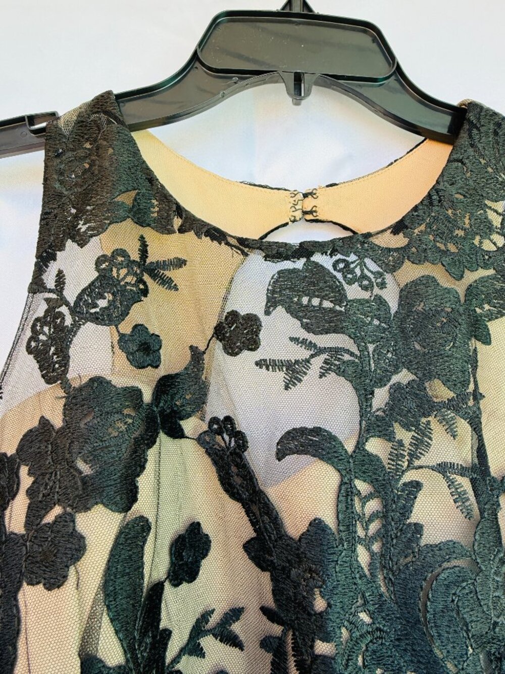 Scarlett Sleeveless Black Nude Lace Sheath Dress Elegant Lace Top,Size 10P,NEW - Picture 2 of 15